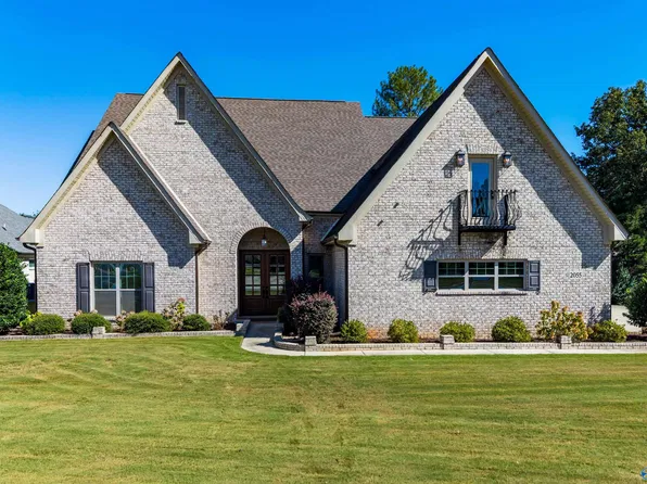 2055 Edinburgh Dr SW, Huntsville, AL 35803