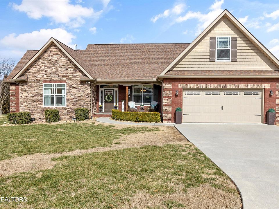 1st image of 647 Calthorpe Ln