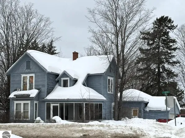 411 E Cayuga St, Bellaire, MI 49615