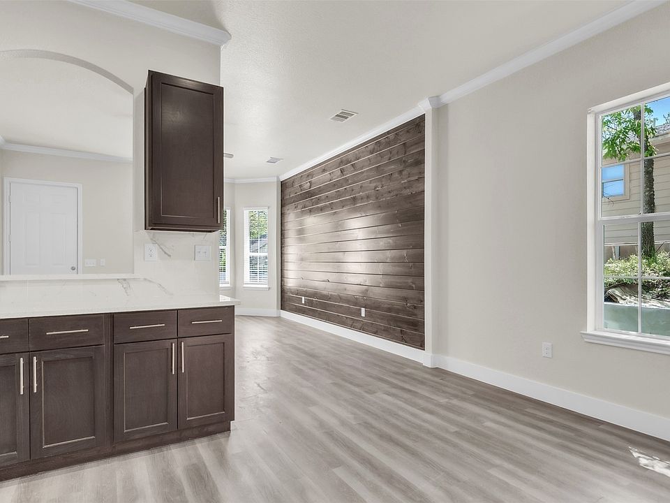 1st image of 407 Henderson St