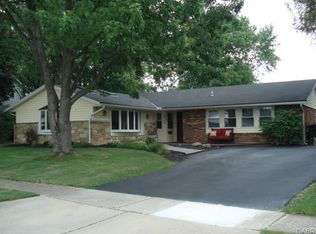 7120 Pineview Dr, Dayton, OH 45424