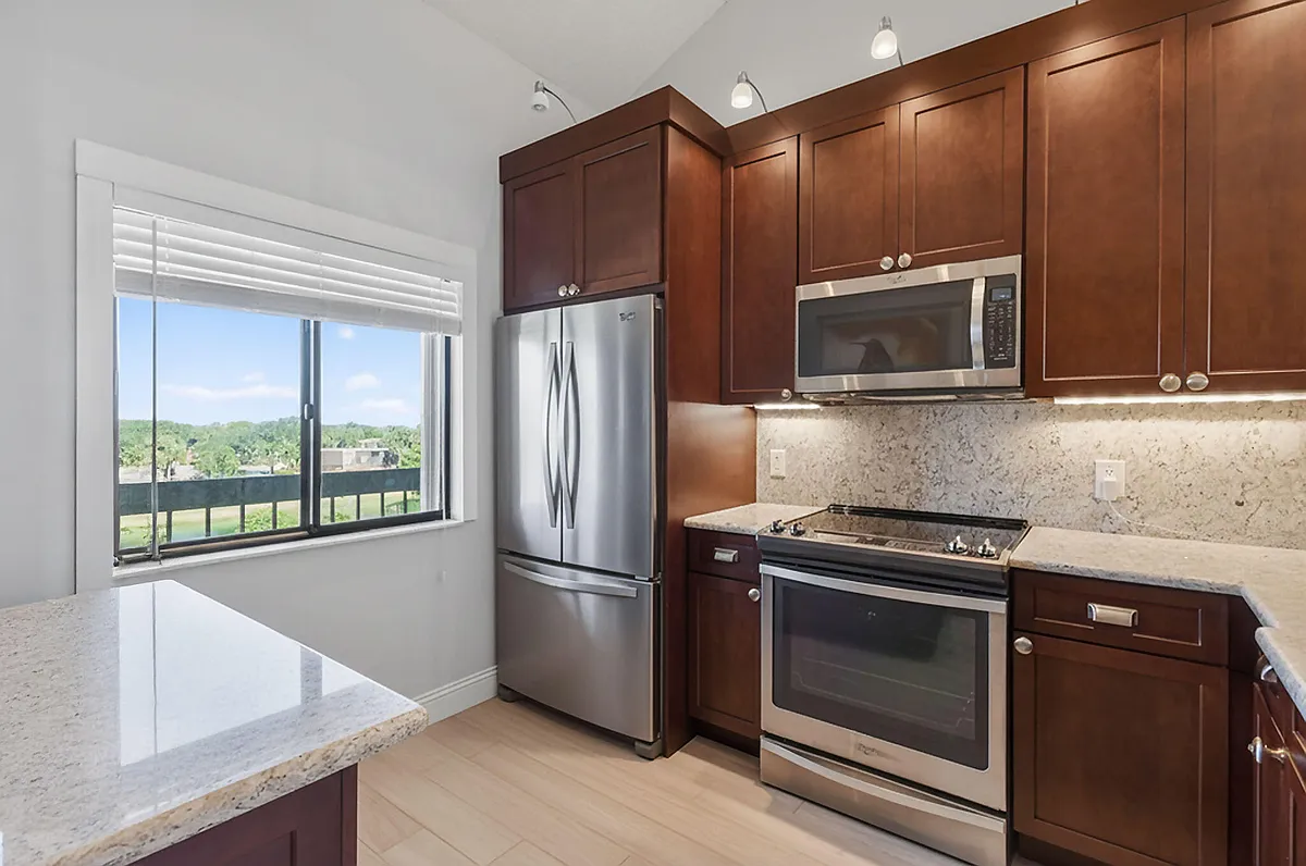Building Photo - 701 Seafarer Cir #504