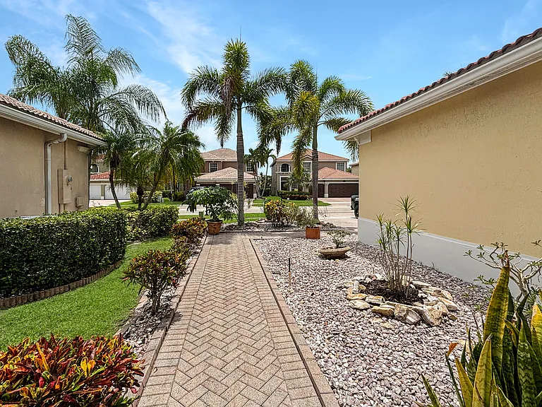11131 Laurel Walk Rd — Photo 34