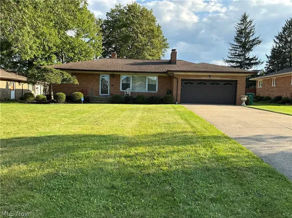 952 E Parkhaven Dr, Seven Hills, OH 44131