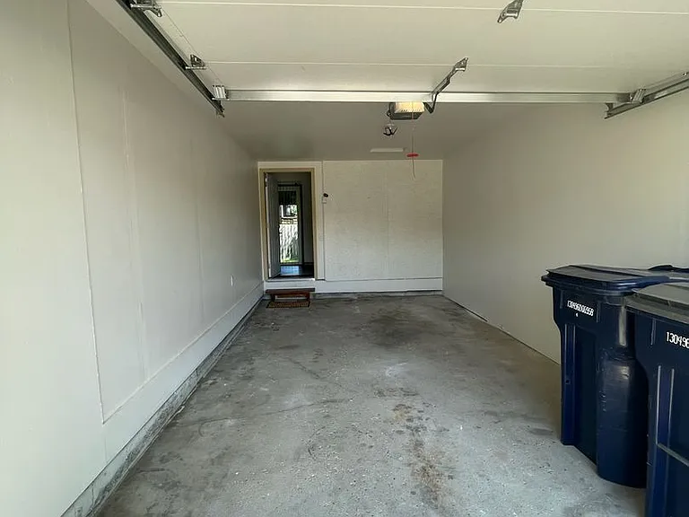 2218 W Wall St — Photo 4