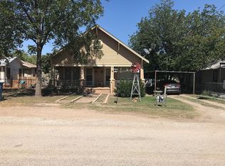 506 Bowen St, Winters, TX 79567