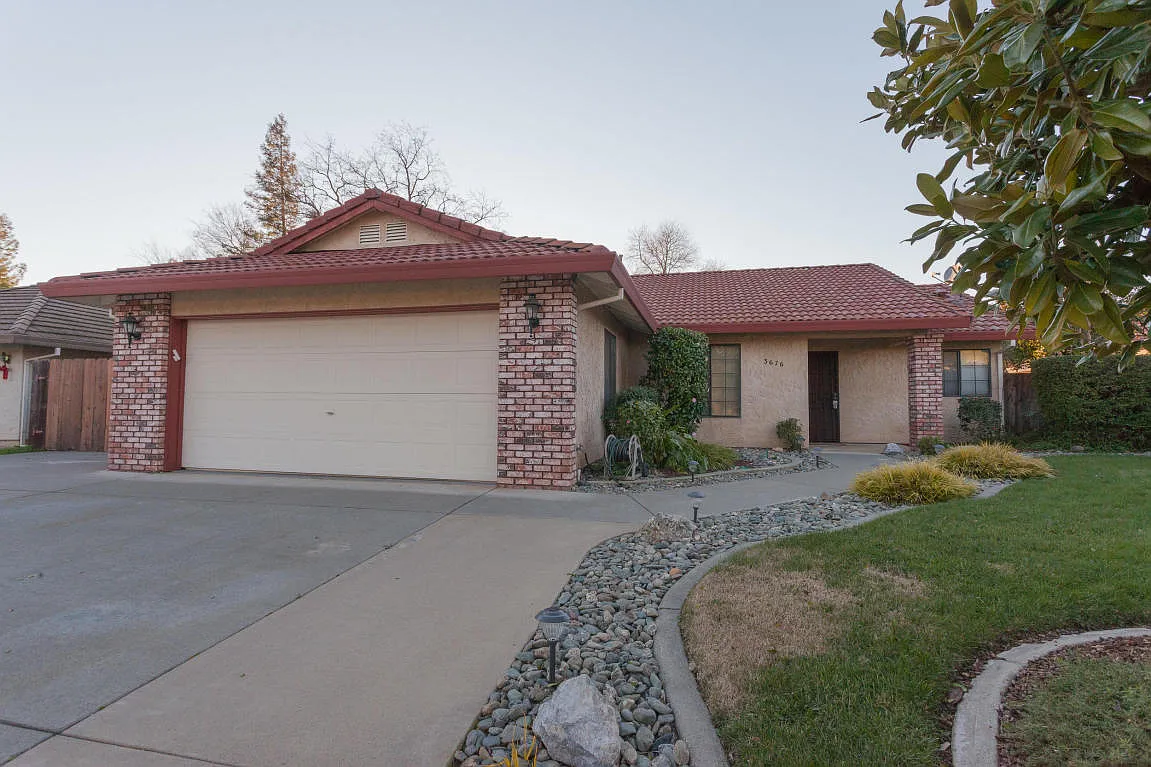 3676 Cherrywood Dr photo 1