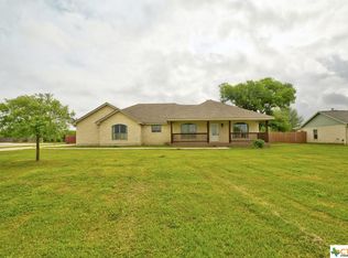 127 Creekwood Dr, Gonzales, TX 78629