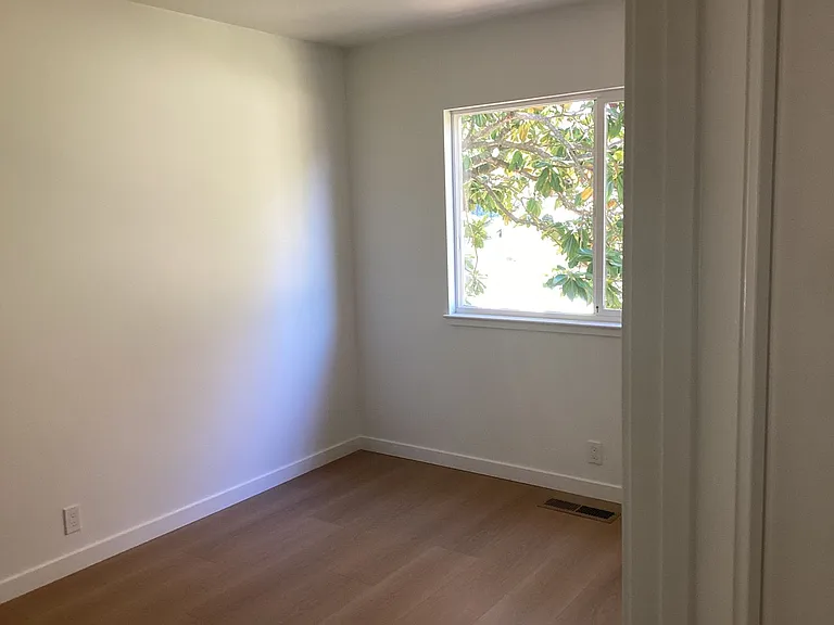 131 Sutphen St — Photo 16