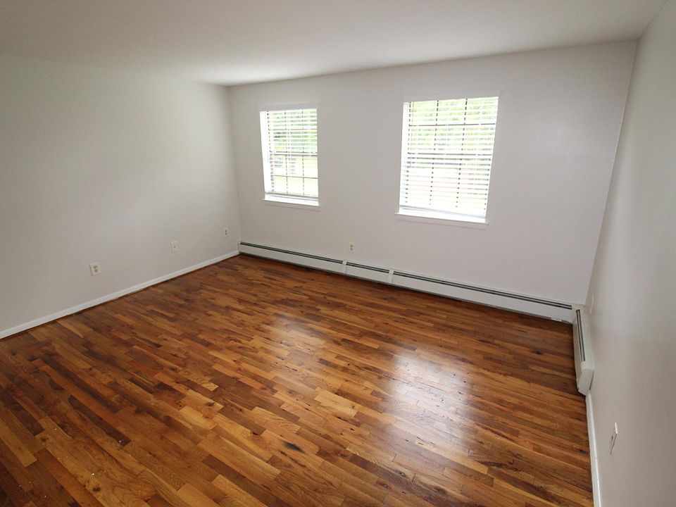 Huntington Commons Apartments Manchester CT 122 Sycamore Ln