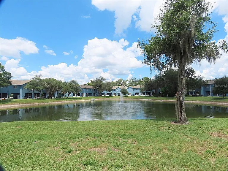 427 Wilton Cir — Photo 16