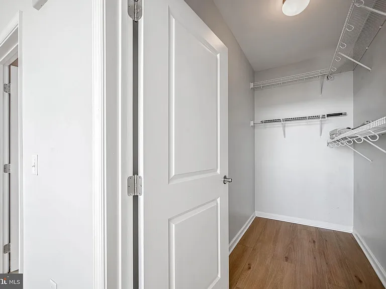 444 W Broad St #619 — Photo 12