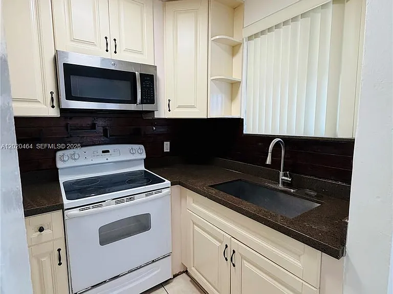 756 N 17th Ave #15 — Photo 5