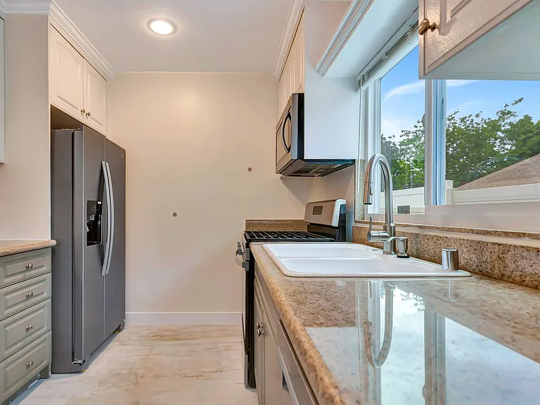 10951 Whitegate Ave — Photo 18