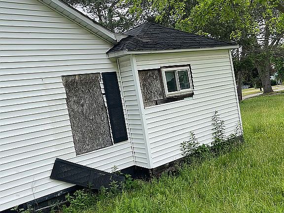 4th image of 802 S Bates St