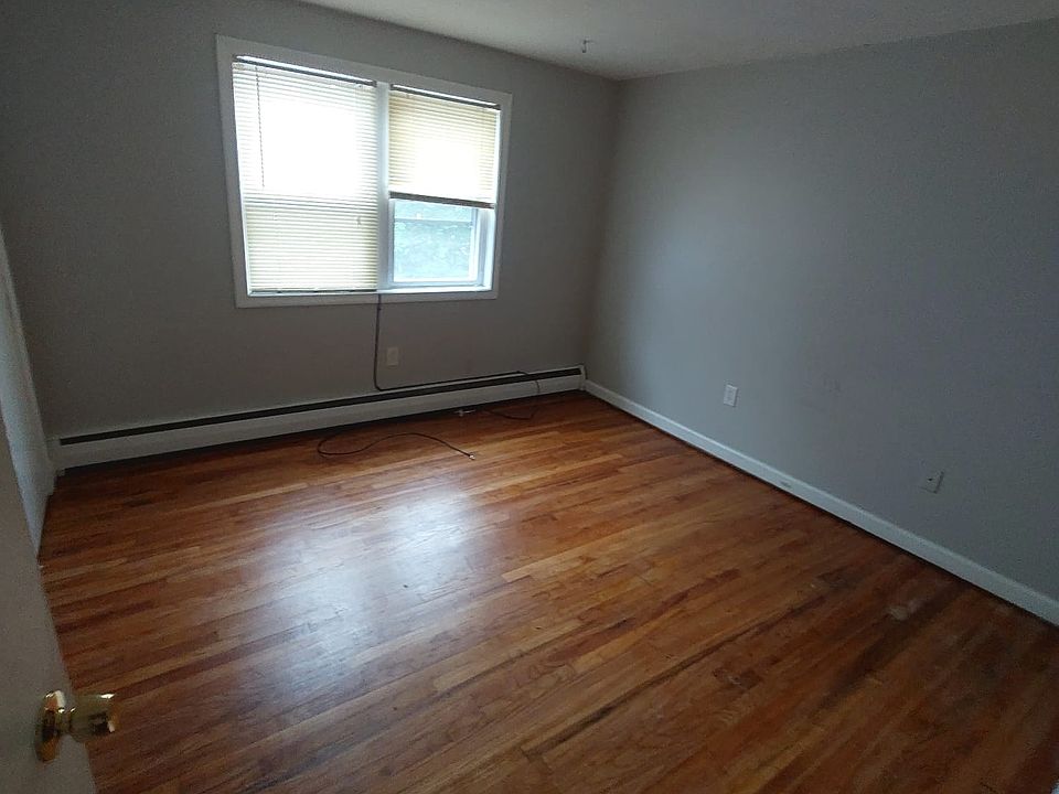 2nd image of 185 Barker St APT B2