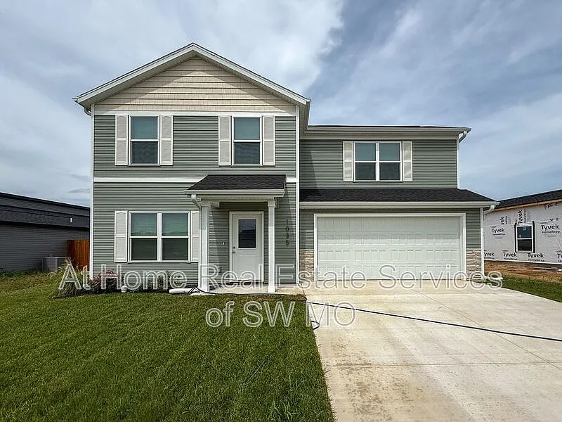 1035 W Madison Dr