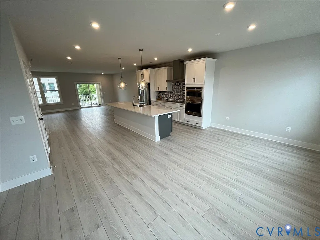 3 bed, 3.0 bath, 2452 sqft, $2,850 — Photo 3