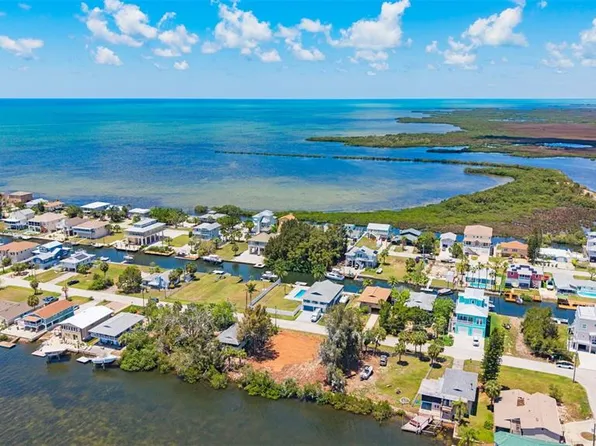 6646 Seaview Blvd, Hudson, FL 34667