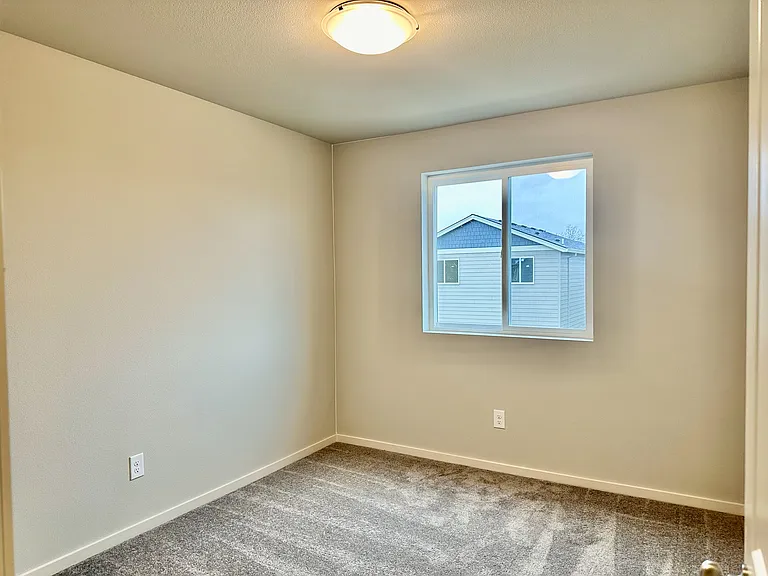 602 Pickering Ln — Photo 6