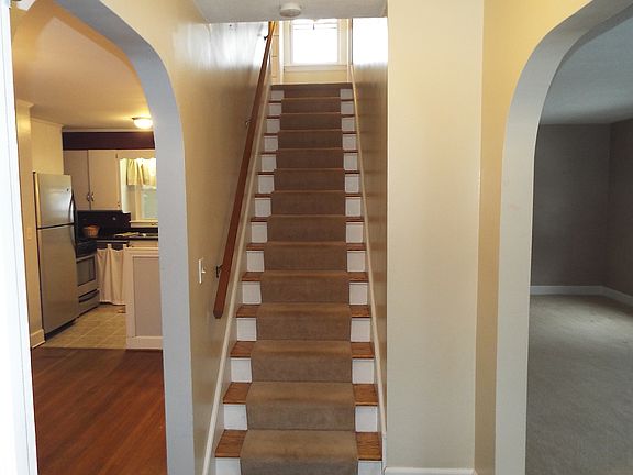 2nd image of 184 Fort Hill Ave