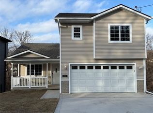 352 E Pleasant View Dr, Des Moines, IA 50315