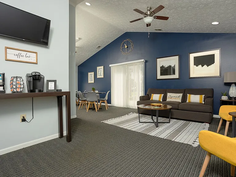 Walnut Manor Apartments — Photo 12