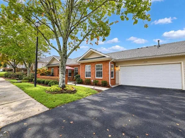 229 Villa Park Cir, Stone Mountain, GA 30087