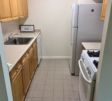 3rd image of 50 Battery Pl APT 9B