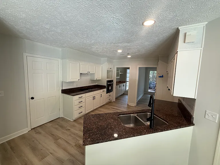 109 Park Ln — Photo 8