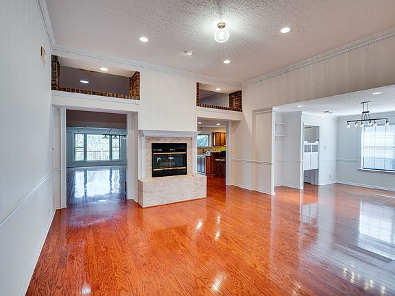 5th image of 207 Trotwood