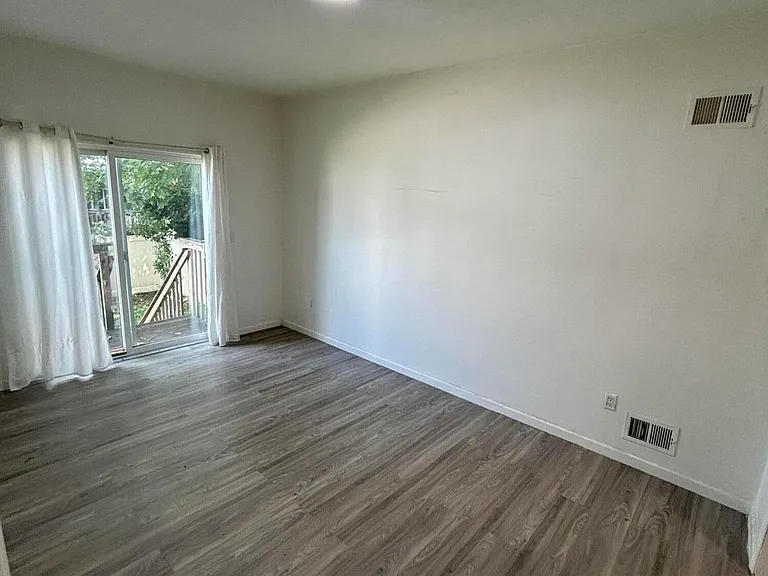 25 Stanley Ave #1 — Photo 7