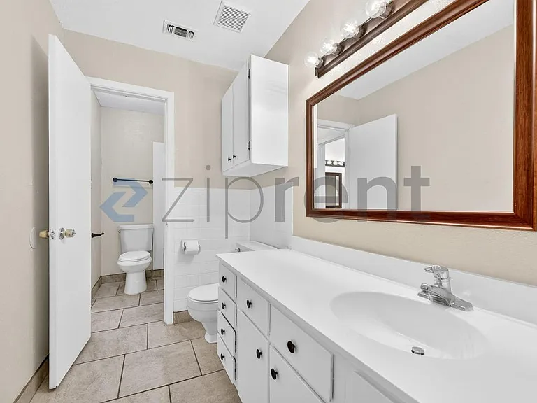 3225 Crites St #102 — Photo 20