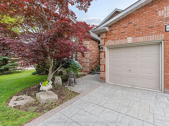 3rd image of 63 Craig Cres