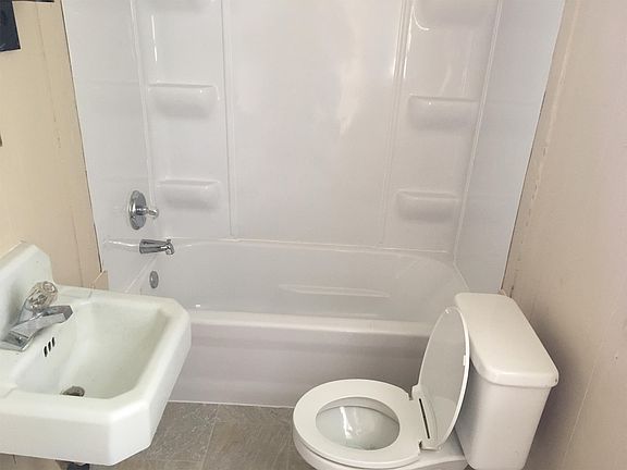 4th image of 11 N Washington St #1