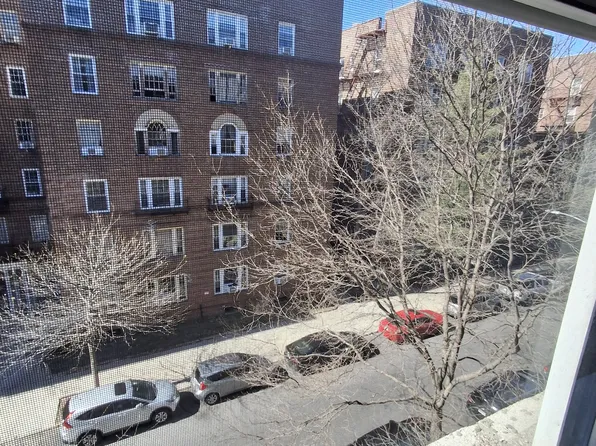 111-20 76th Road image 3 of 12