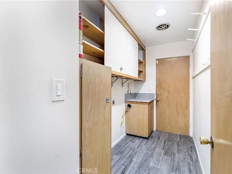 18349 Hiawatha St — Photo 44