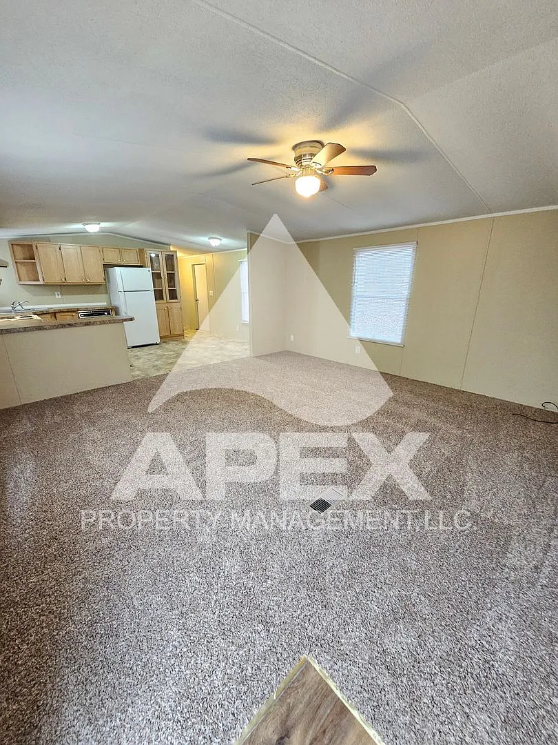 3 Bd | 2 Ba. Single Family Mobile Home in private country setting in North Knoxville! — Photo 4