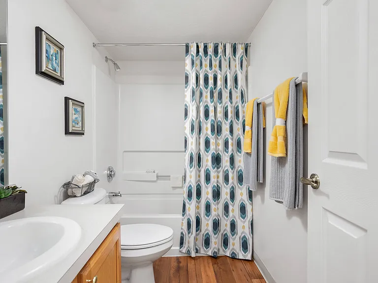 Full Bathroom