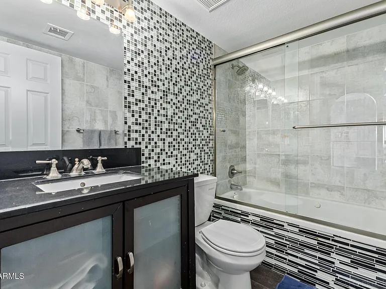10301 N 70th St #210 — Photo 23