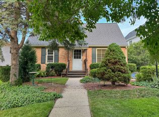 201 Washington Rd, Lake Forest, IL 60045