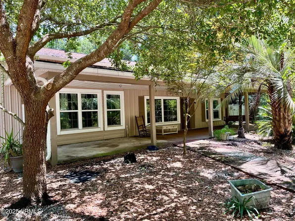 24 James F Byrnes St, Beaufort, SC 29907