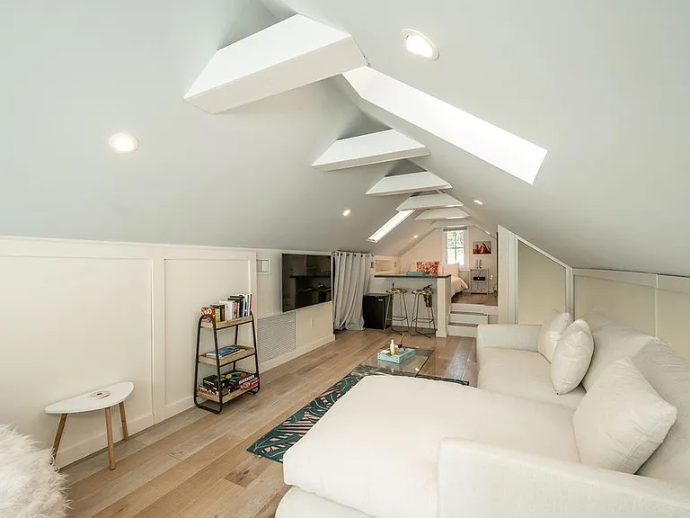 715 Chapman Ln — Photo 8