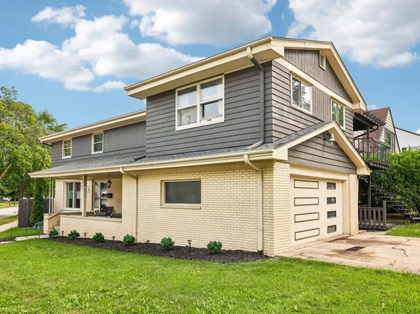 9625 W Metcalf PLACE, Milwaukee, WI 53222