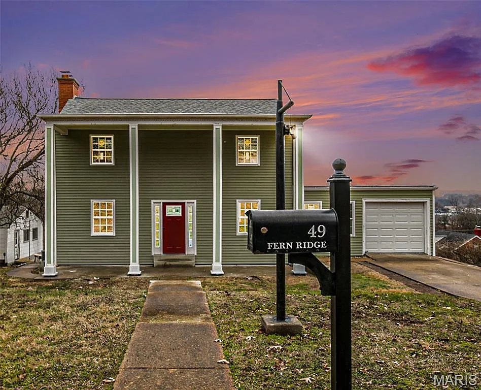 49 Fernridge Ave photo 1