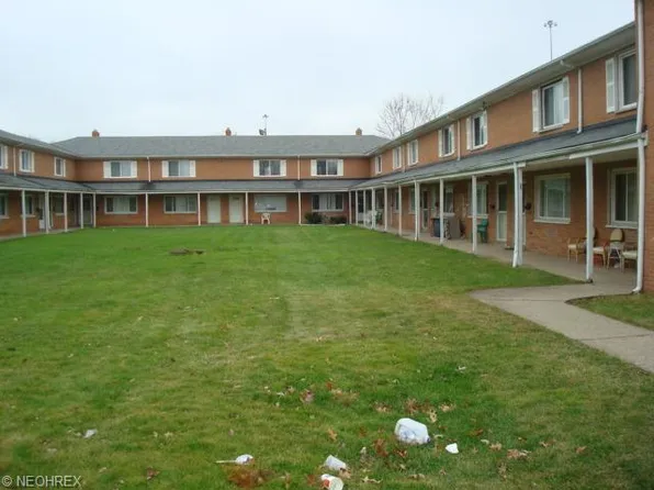 4878 Banbury Ct #13, Warrensville Heights, OH 44128