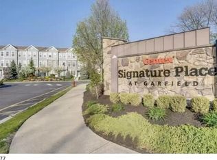 4 Holly Ln, Garfield, NJ 07026