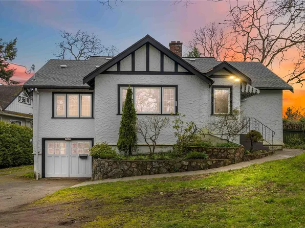 3438 Cook St, Saanich, BC V8X 1B1