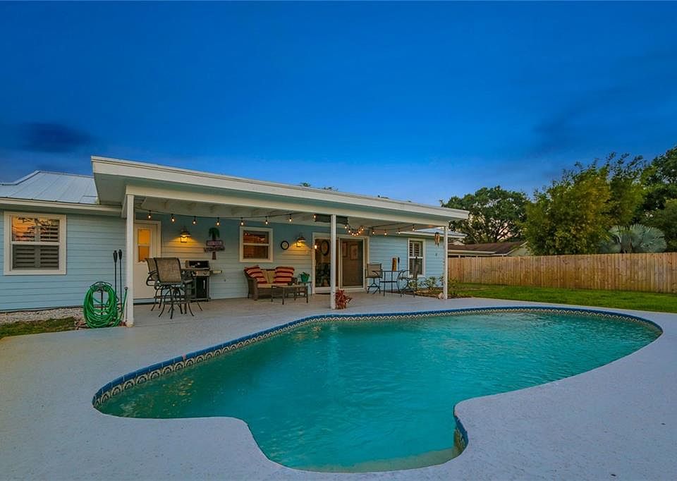 1st image of 8402 SW 17th Ave