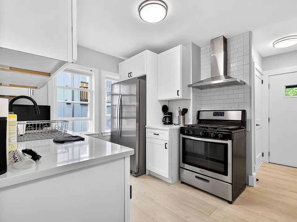 256 Main St #2B